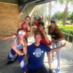 Payaso Pikorete en el 9Round Summer Sunrise Fitness Boot Camp en Oviedo Fl