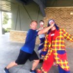 Payaso Pikorete en el 9Round Summer Sunrise Fitness Boot Camp en Oviedo Fl