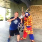 Payaso Pikorete en el 9Round Summer Sunrise Fitness Boot Camp en Oviedo Fl