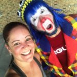 Payaso Pikorete en el 9Round Summer Sunrise Fitness Boot Camp en Oviedo Fl