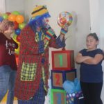 Payaso Pikorete Jugando con los niños Clermont Fl Muñequita Pompita Cumpleaños Lucas
