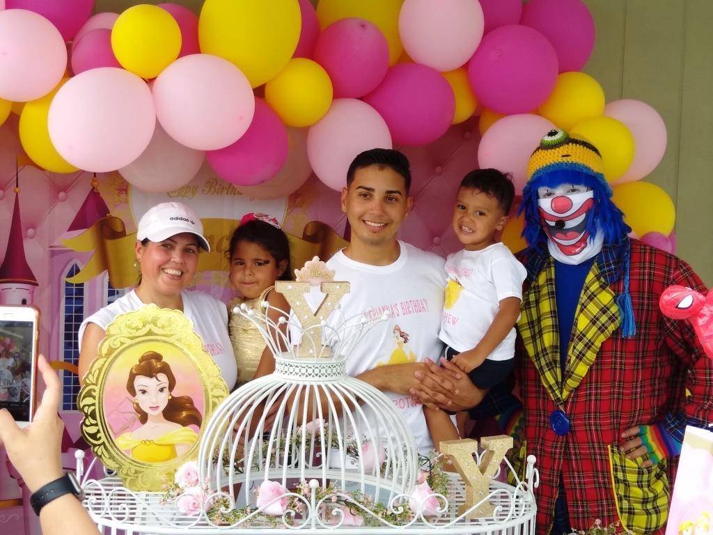 Payaso Pikorete celebrando el Cumpleaños de Yarianna en Lakeland Florida