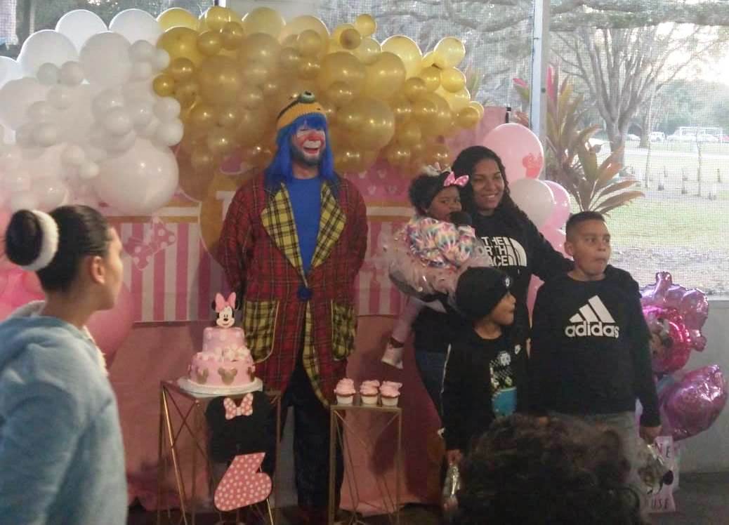 Payaso Pikorete Celebrando el Cumpleaños de Aynoa en Lakeland Fl