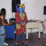 Payaso Pikorete celebrando el Cumpleaños de Alaia en Kissimmee Fl Jugando con los niños