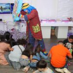 Payaso Pikorete celebrando el Cumpleaños de Alaia en Kissimmee Fl Piñata