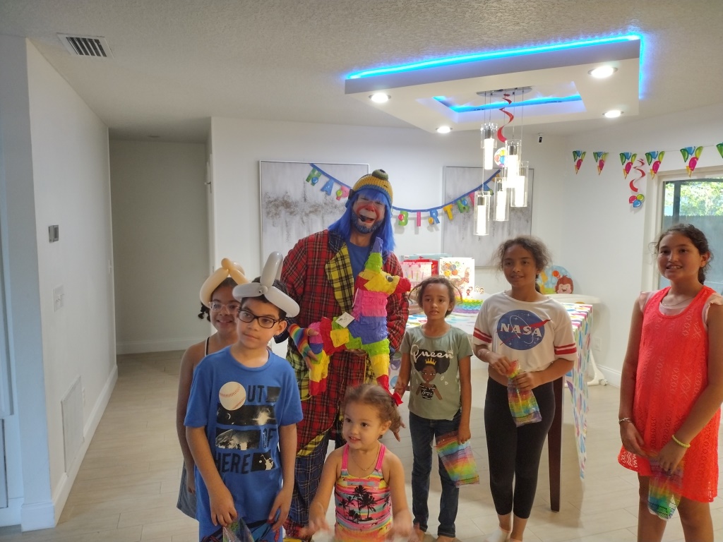 Payaso Pikorete Celebrando el Cumpleaños de Alia en Orlando Fl