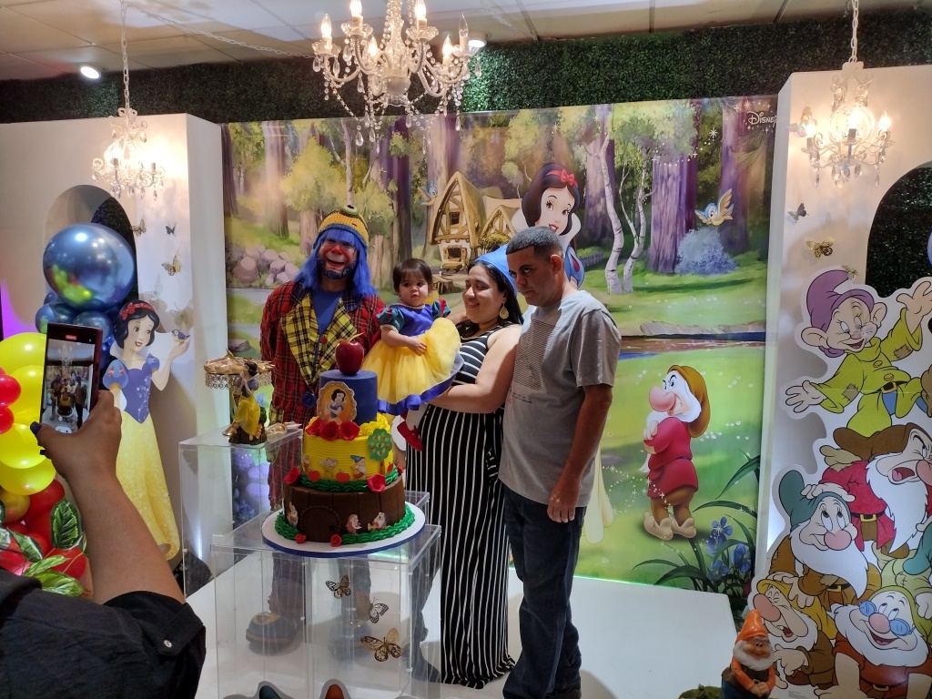 Payaso Pikorete Celebrando el Cumpleaños de Arianna en Cape Coral Fl