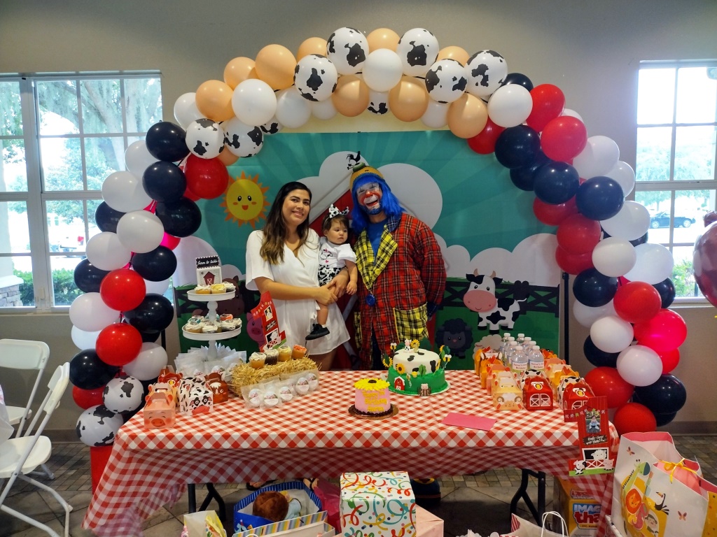 Payaso Pikorete Celebrando el Cumpleaños de Aurea en Kissimmee Fl