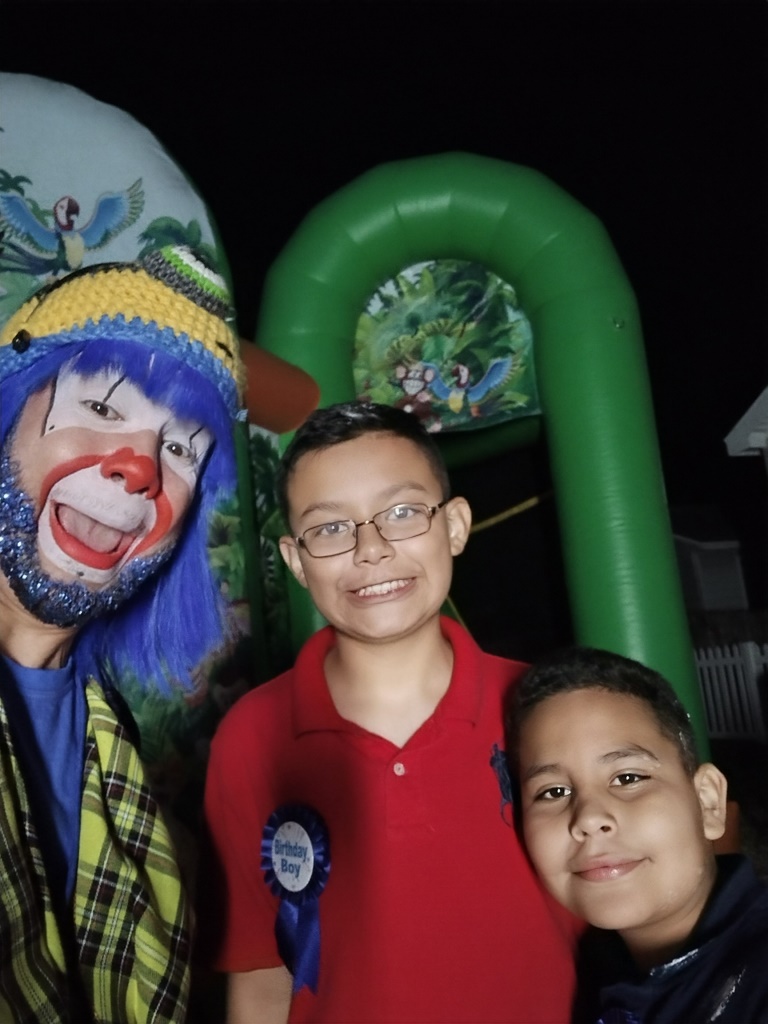 Payaso Pikorete Celebrando el Cumpleaños de Israel y Ricardo en Orlando Fl