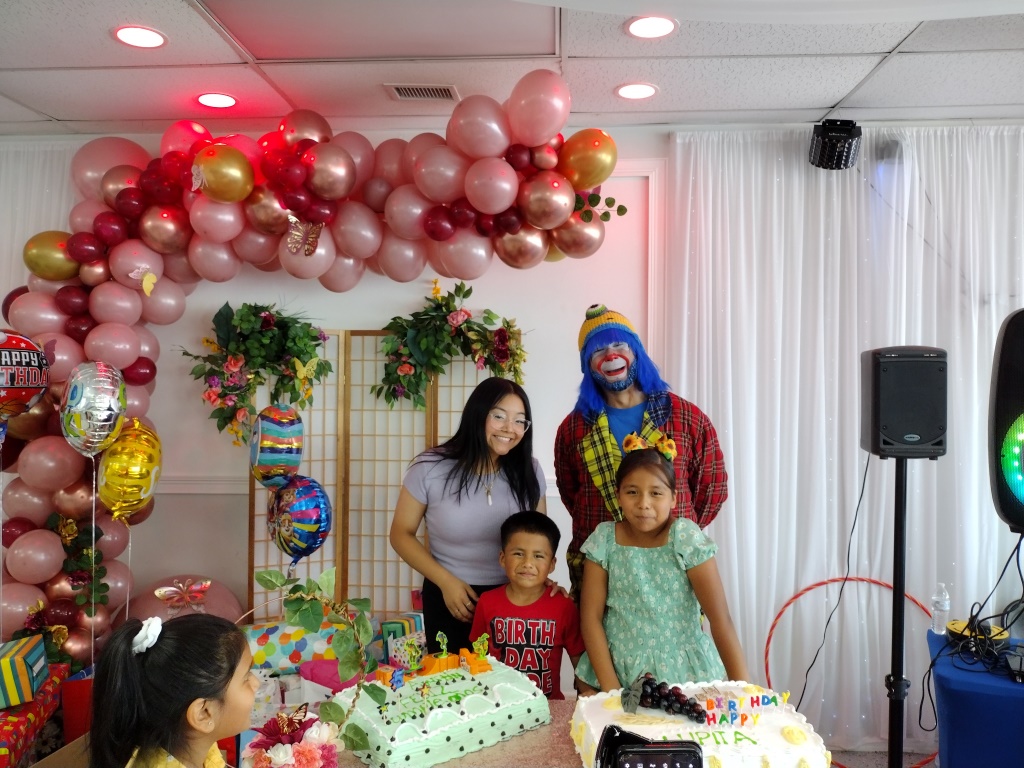 Payaso Pikorete Celebrando los Cumpleaños de Agustin y Lupita en Bradenton Fl