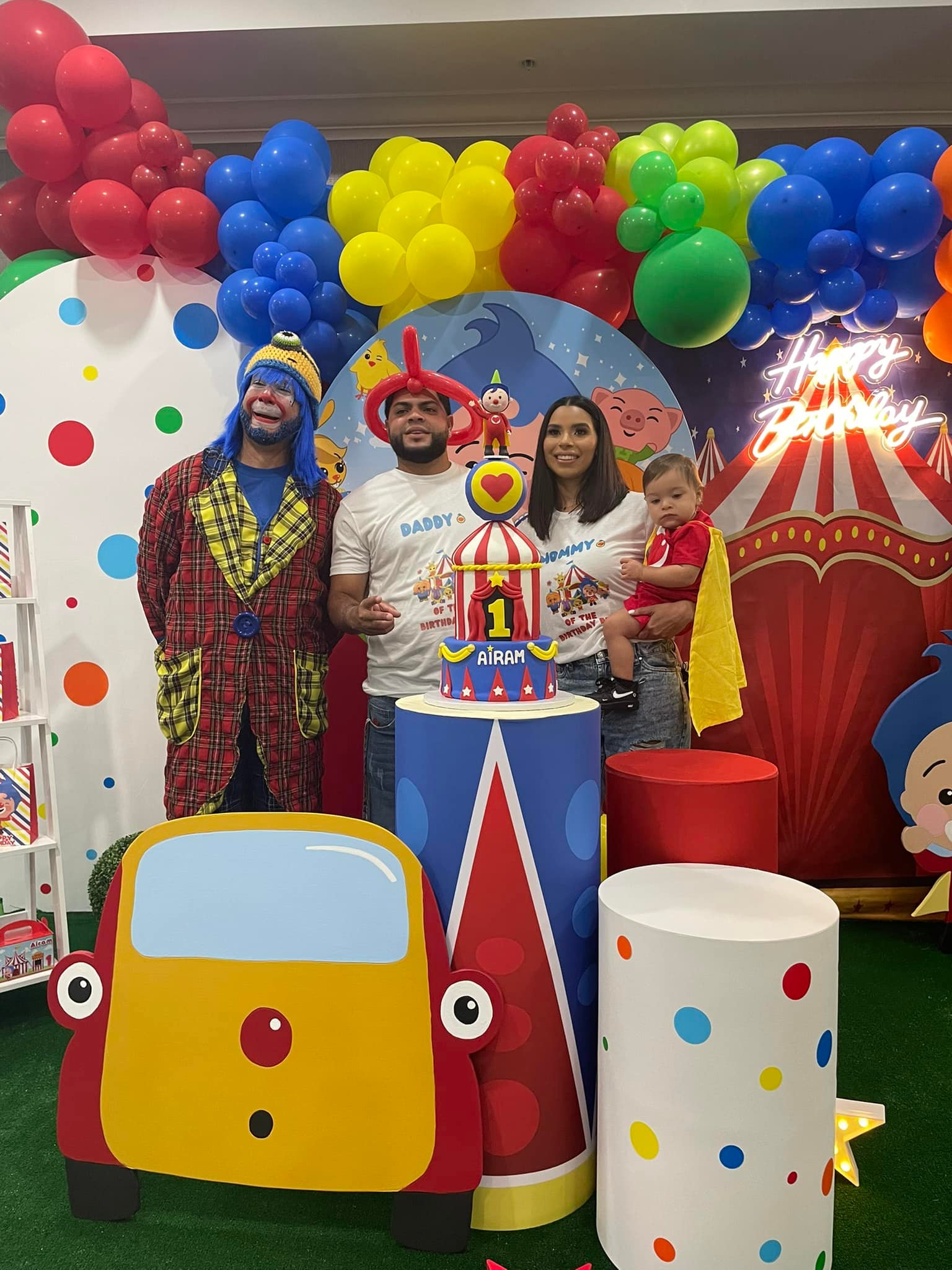 Payaso Pikorete Celebrando el Cumpleaños de Airam en Orlando Fl El Payaso Pikorete se fue para Orlando Florida a celebrar el primer añito de nuestro panita Airam. Nuestro amiguito estaba vestido del payasito super héroe y mago Plim Plim. Allí me encontré con una prima que tenía el pelo azul igual que yo y formamos tremendo jolgorio cuando la ???????? llamé prima. El papá de Airam nos dijo que el show de Pikorete estuvo muy bueno, se rieron mucho, se divirtieron los adultos y los niños, eso fue un disparate, un buen momento, un súper momento, eso fue súper bueno, recomendable realmente. Su parte favorita fue los juegos con los niños que fueron muy buenos, con los adultos también. Para recibir más detalles con una cotización para su fiesta, comunícate ahora mismo al 321-222-7764 o envía mensaje por cualquiera de nuestras redes sociales. #animacioninfantil #payasoenflorida #payasopikorete #payasopicorete #showdepayasos #animadorinfantil #payasosenflorida #cumpleaños #payaso #payasos #pikorete #picorete #payasoenOrlandoFL #payasosenOrlandoFL #payasoenOrlando #payasosenOrlando https://payasopikorete.com/payaso-pikorete-celebrando-el-cumpleanos-de-airam-en-orlando-fl https://www.youtube.com/watch?v=wpzUCF-w0z8 Orlando Florida Payaso Pikorete,show de payaso,show de payasos,Payaso en Orlando Fl,Payasos en Orlando FL,Payasos en Orlando,Payaso en Orlando,payaso picorete,payaso en florida,payasos en florida,animador infantil,animacion infantil,cumpleaños
