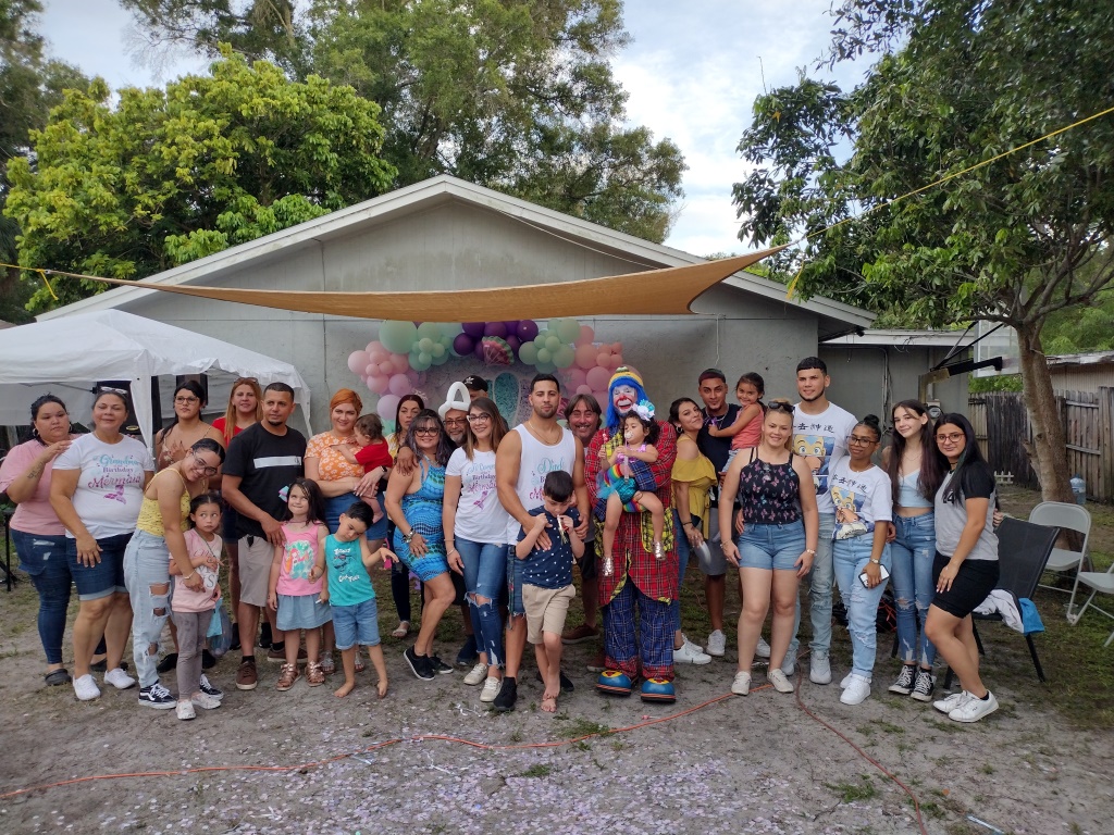 Payaso Pikorete Celebrando el Cumpleaños de Amaia en Largo Fl 2