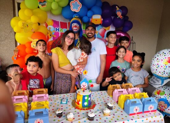 Payaso Pikorete Celebrando el Cumpleaños de Evangeline en Ocala Fl