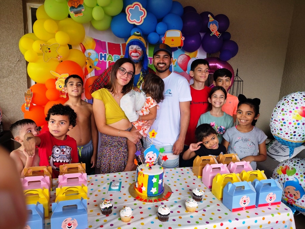 Payaso Pikorete Celebrando el Cumpleaños de Evangeline en Ocala Fl