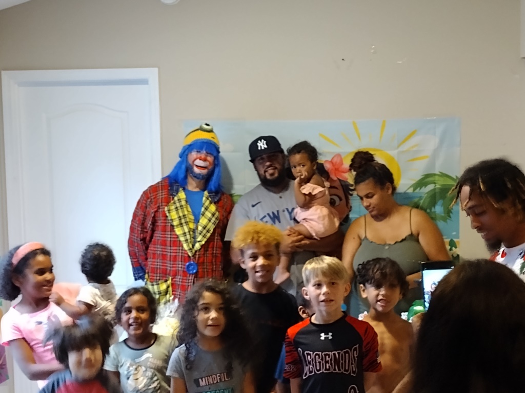Payaso Pikorete Celebrando el Cumpleaños de Ivy en Brandon Fl 1