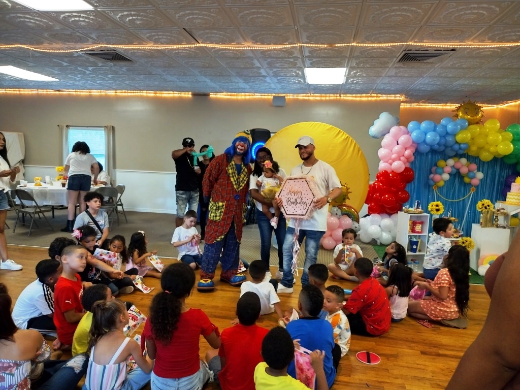 Payaso Pikorete Celebrando el Cumpleaños de Mia Charlotte en Orange City Fl