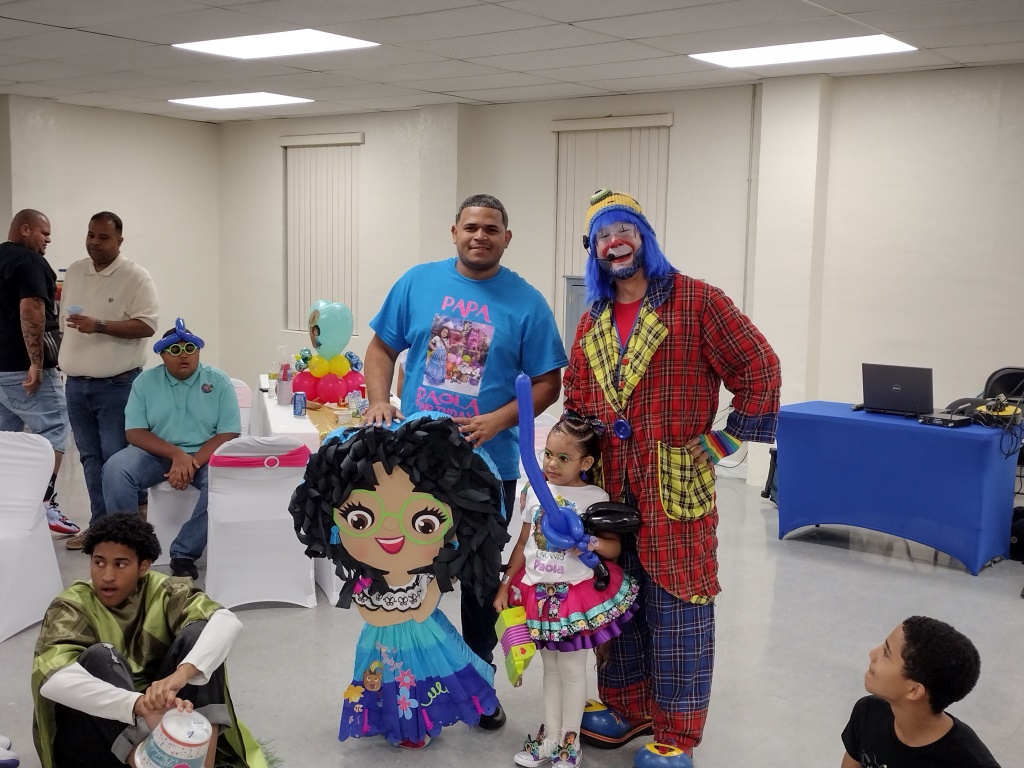 Payaso Pikorete Celebrando el Cumpleaños de Paola en Auburndale Fl 1