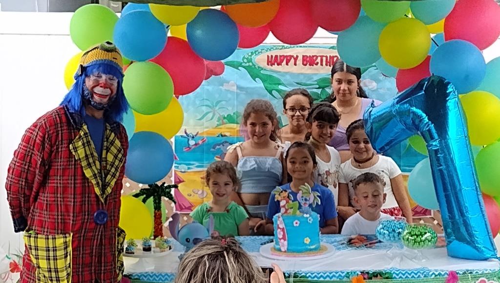 Payaso Pikorete Celebrando el Cumpleaños de Thalía en Kissimmee Fl