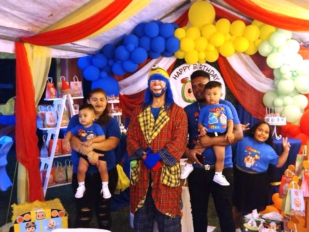 Payaso Pikorete Celebrando los Cumpleaños de Diego y Max en Orlando Fl