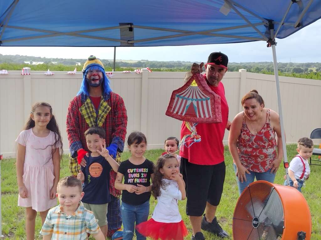 Payaso Pikorete Celebrando los Cumpleaños de John y Brihanna en Dundee Fl