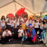 Descubre cómo el Payaso Pikorete llenó de energía, juegos y comedia una fiesta de cumpleaños temática de Mickey Mouse en Haines City, FL, logrando la participación total de niños y adultos.