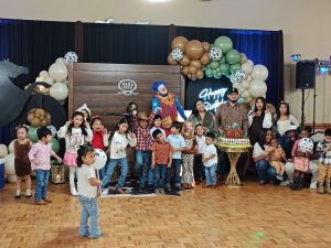 En una fiesta celebrada en Brunswick, Georgia, la alegría se apoderó del lugar cuando el Payaso Pikorete llegó para animar el cumpleaños número cinco de Gael.
